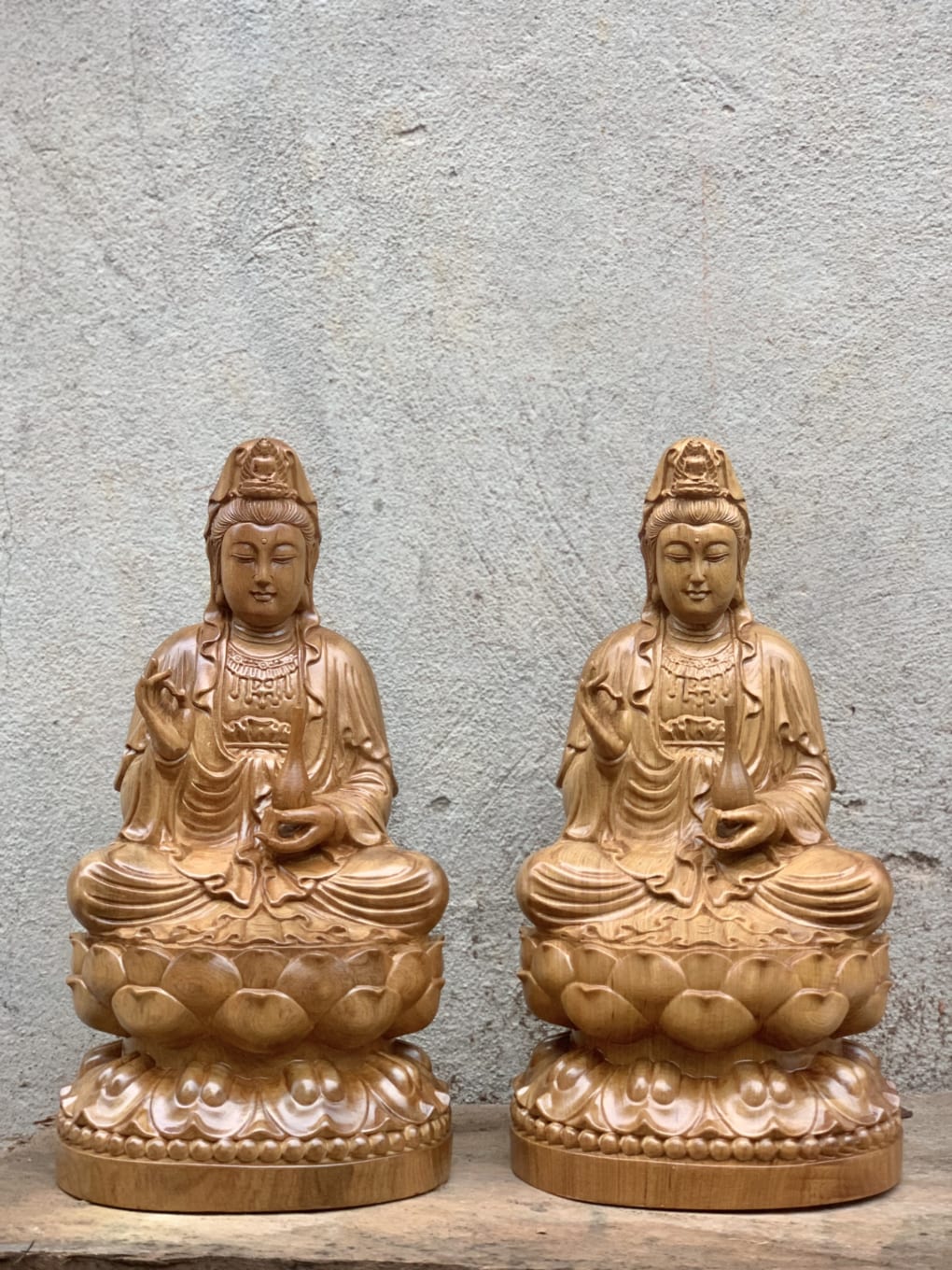 Tượng Phật Quan Âm bằng gỗ bách xanh