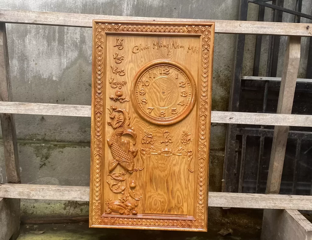 Đồng hồ treo tường kết hợp với đốc lịch gỗ pơmu